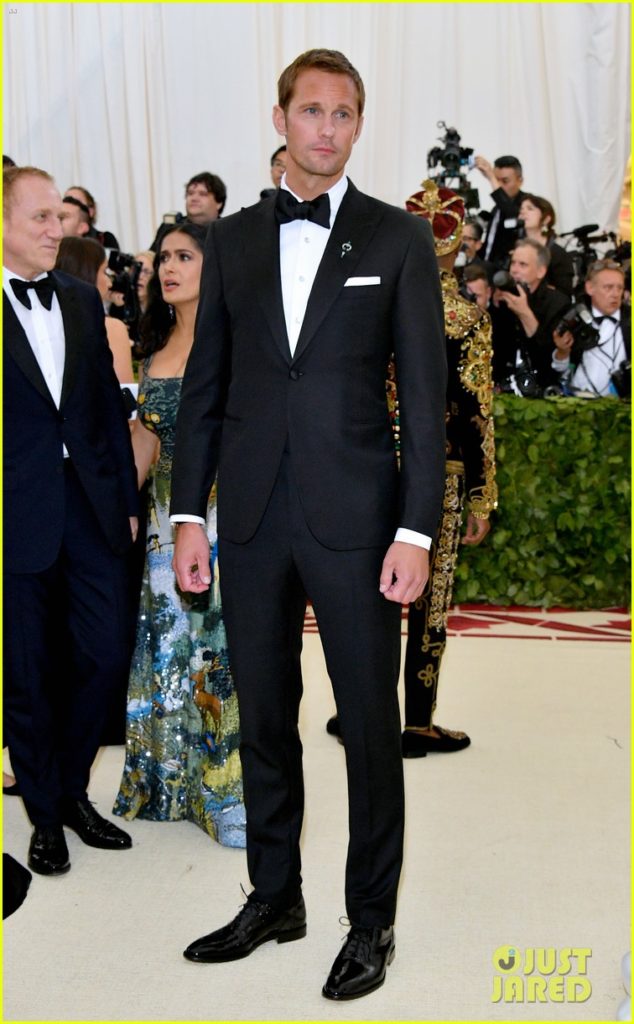 alexander-skarsgard-cuts-a-dapper-figure-at-met-gala-2018-02-634×1024