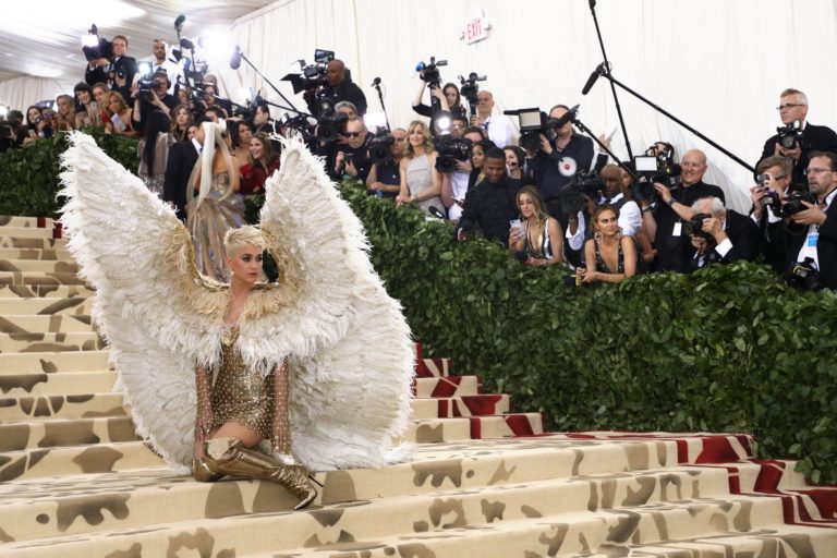 red-carpet-met-gala-3180-katy-perry-superJumbo-768×512